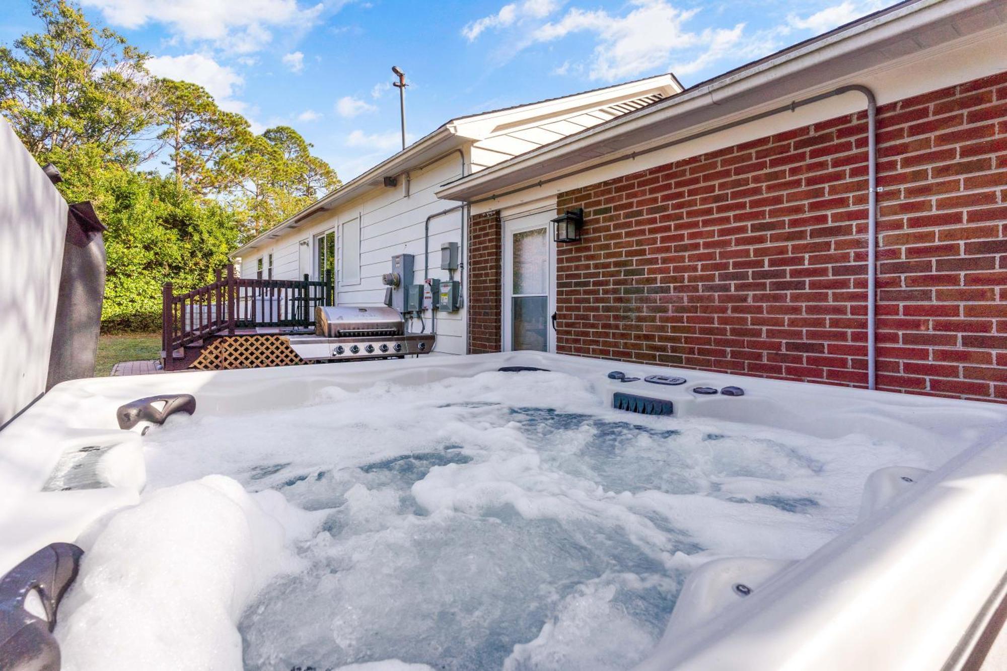 Chill Retreat, Hot Tub, Large Private Yard Villa Wilmington Exteriör bild